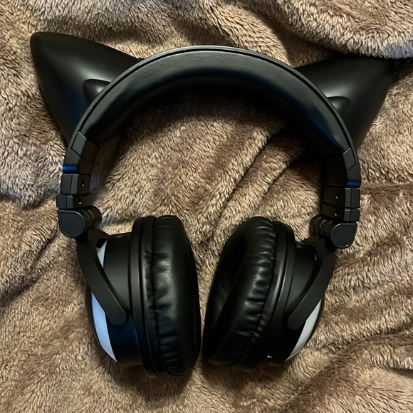 bluetooth brookstone cat ear headphones - Picture 2 of 7